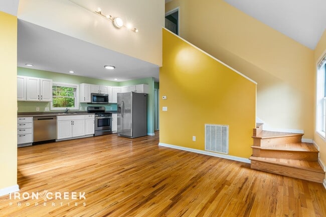 Building Photo - Charming Three-Bedroom Home with Solar Pow...