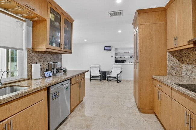 Foto del edificio - 7000 Plantation Rd