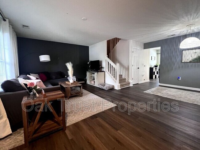Foto del edificio - 303 Yellow Hawthorn Cir