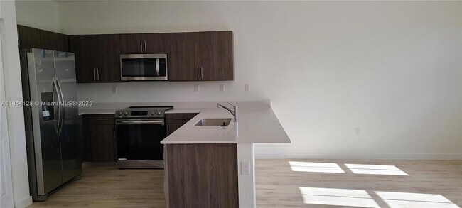 Foto del edificio - 15540 SW 136th St