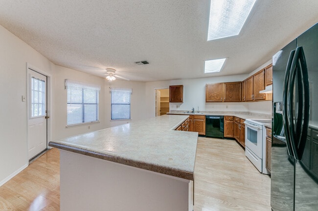 Building Photo - 16407 Encanto Pass