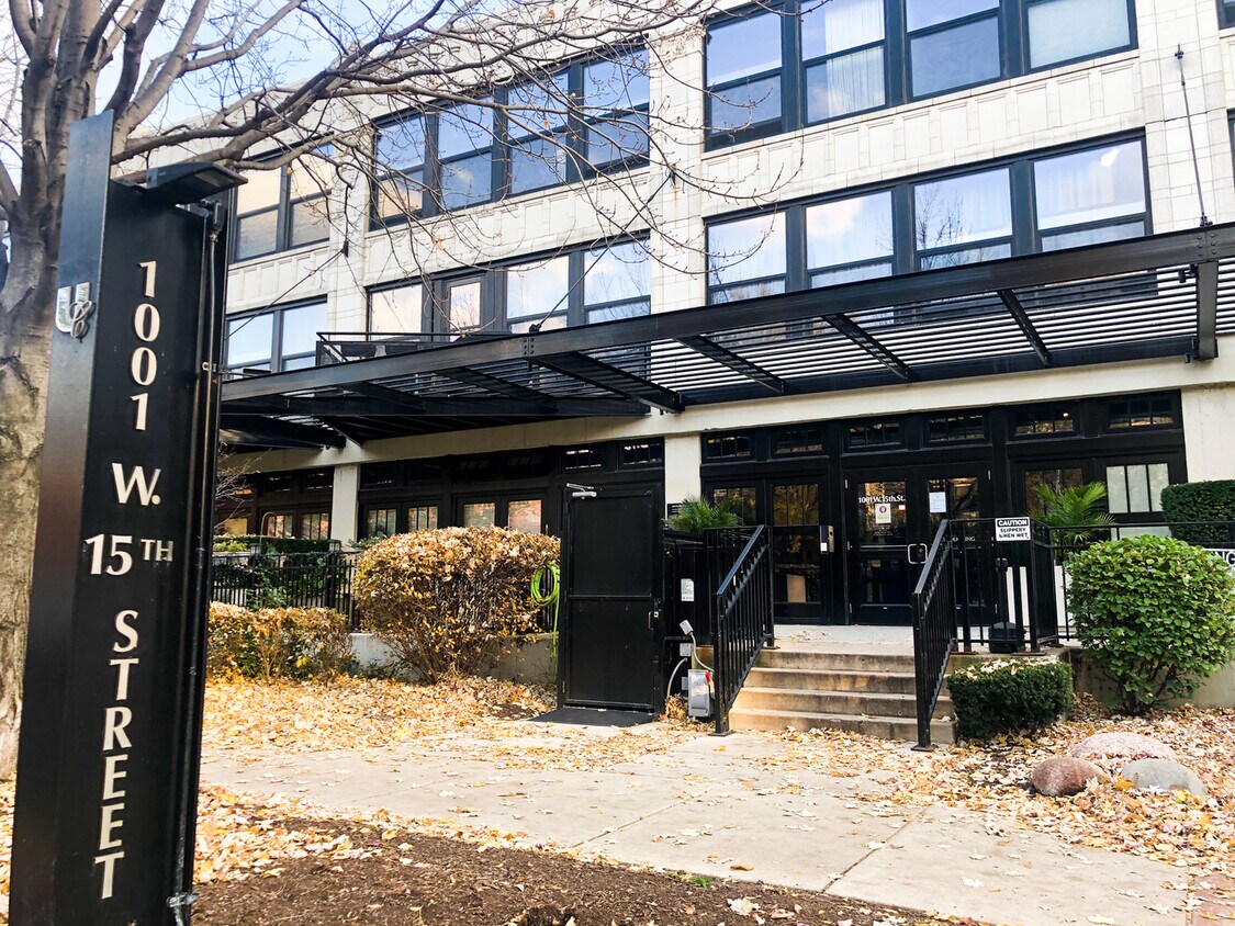 Foto principal - 1001 W 15th St
