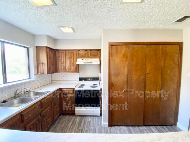 Foto del edificio - 2023 Springwood Place