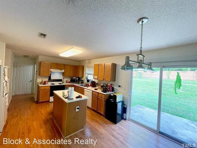 Foto del edificio - 3 br, 2.5 bath House - 5100 Cardinal Grove...