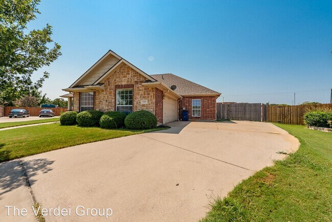 Building Photo - 4 br, 2 bath House - 700 Yaupon Ct