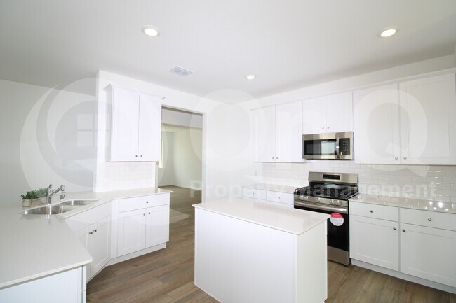 Building Photo - 2112 Angus Dr