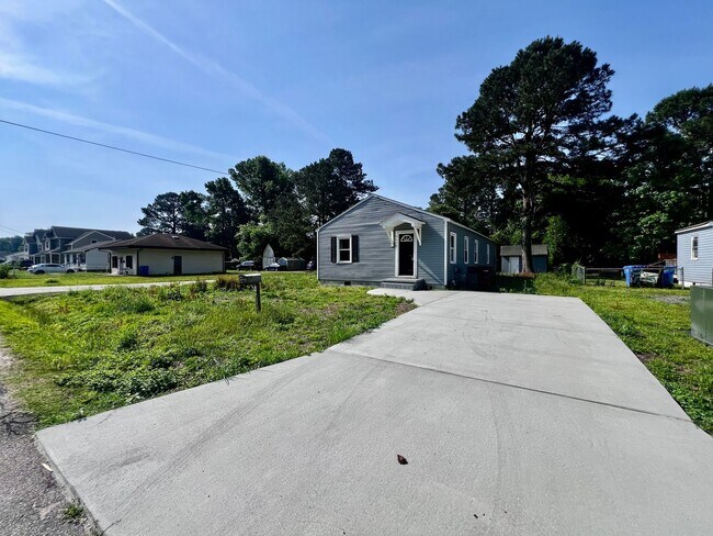Building Photo - MOVE IN INCENTIVE: $500 FIRST FULL MONTHS ...