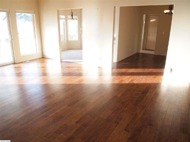 Building Photo - Canyon Lakes Home for Rent