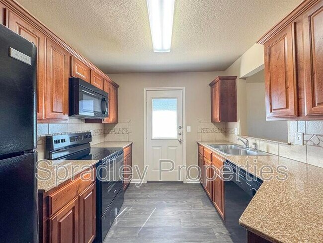 Foto del edificio - 735B E Ridge Blvd