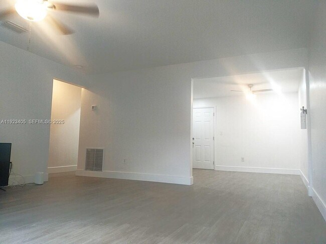 Foto del edificio - 980 NW 109th St