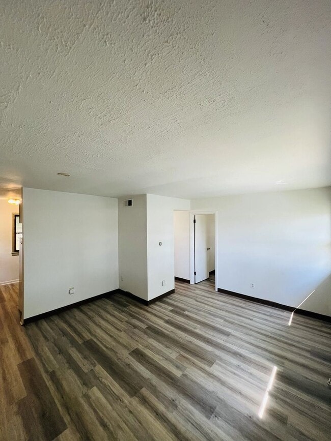 Building Photo - 1006 Archer Ave