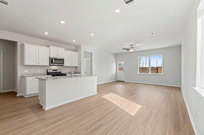 Foto del edificio - 1035 Rosewood Trl