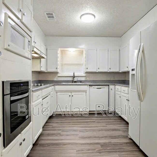 Photo - 6537 Meadowview Ln House