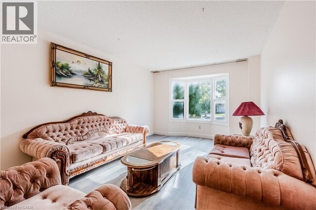 Photo du bâtiment - 8 Dingwall Ct