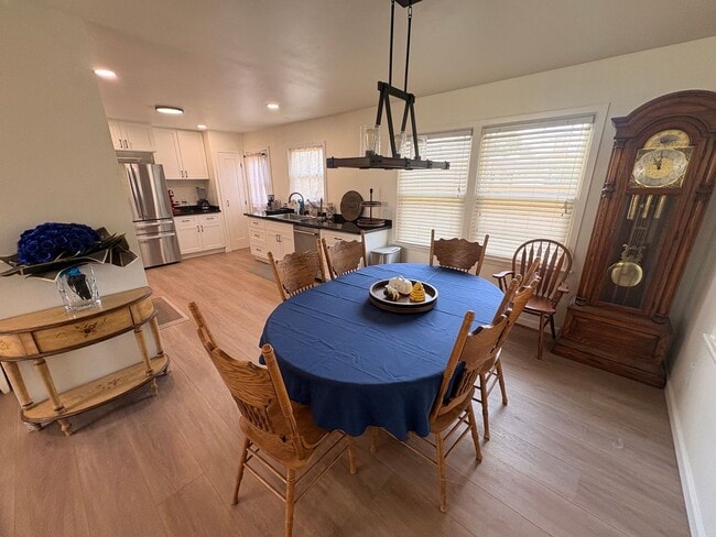 Building Photo - Renovated 3 bedroom home for rent!