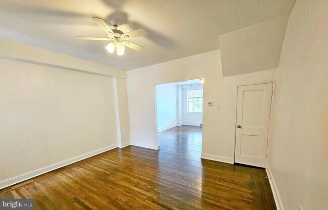 Building Photo - 2240 S 70th St