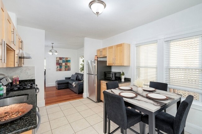 Building Photo - 122 Brook Rd