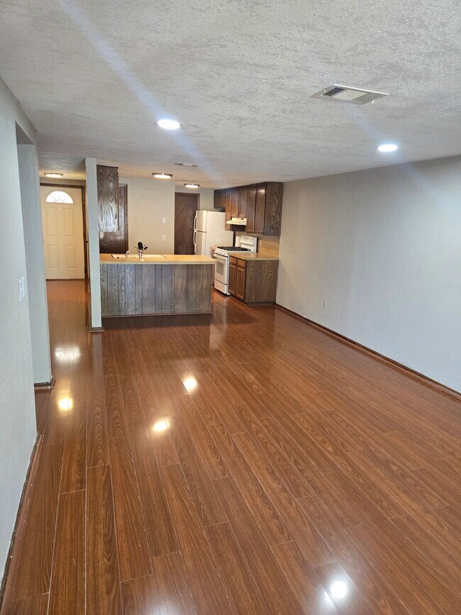 Foto del edificio - 8505 S Camay Ave