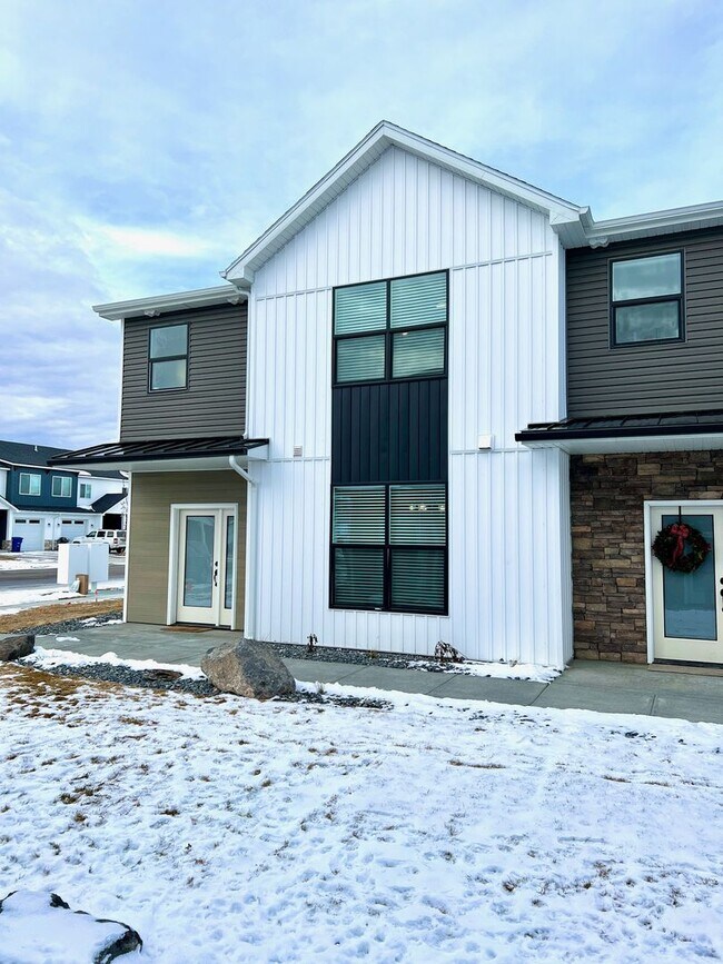 Foto del edificio - Peregrine Townhomes