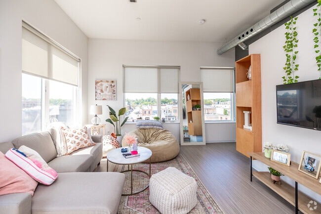 1BR, 1BA - 846 SF - River Place