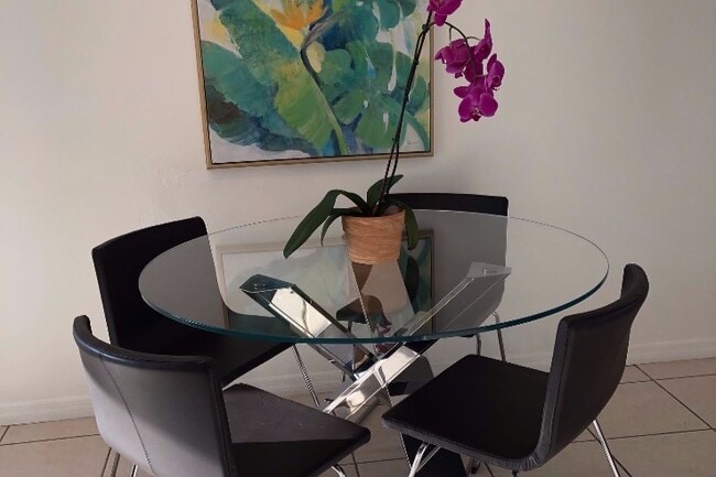 Kitchen Table - 4158 Tamiami Trl