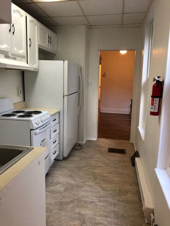 Foto del edificio - Two bedroom one bath w central air