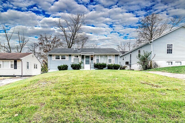 Building Photo - 3-Bedroom Home with Hardwood Floors & Fenced Yard in St. Louis