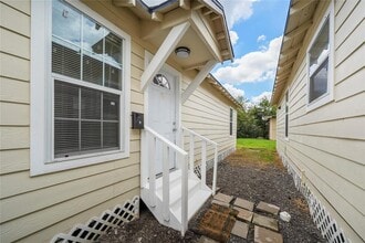 Building Photo - 3820 Lila St