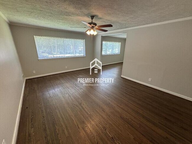 Foto del edificio - 521 Ferndale Rd