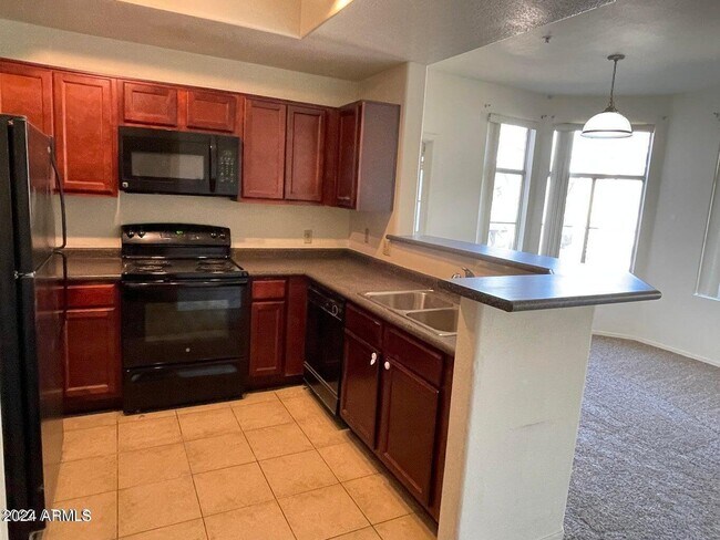 Foto del edificio - 3830 E Lakewood Pkwy W