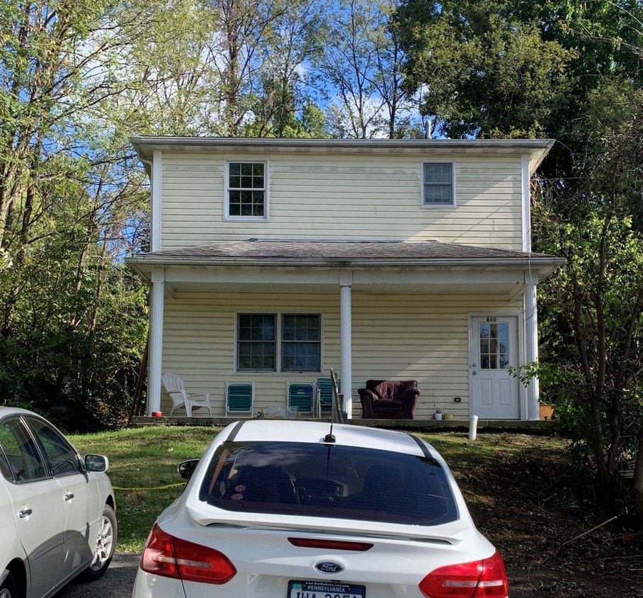 Front - 840 Cayton St