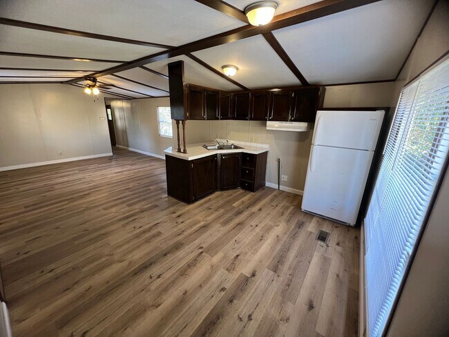 Foto del edificio - Renovated Trailer