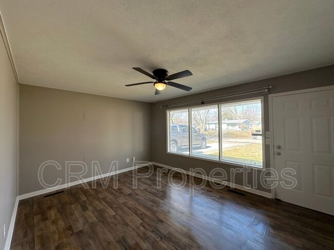 Foto del edificio - 1109 E Cornell Rd