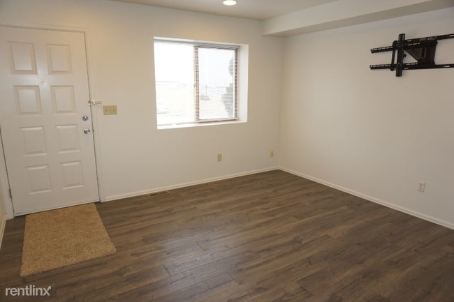 Building Photo - 3 br, 2 bath Townhome - 5319 Solar Ridge Dr