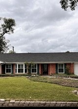Building Photo - 3550 Durwood Dr