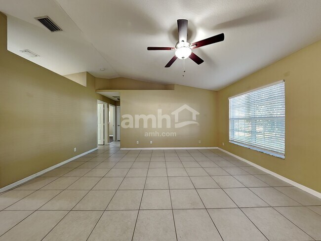 Foto del edificio - 333 NW Biltmore St
