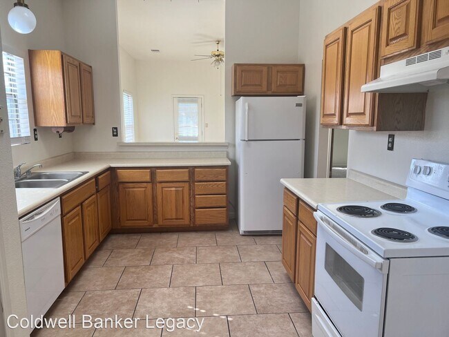 Building Photo - 2 br, 2 bath House - 5401 Luttrell Ct NE