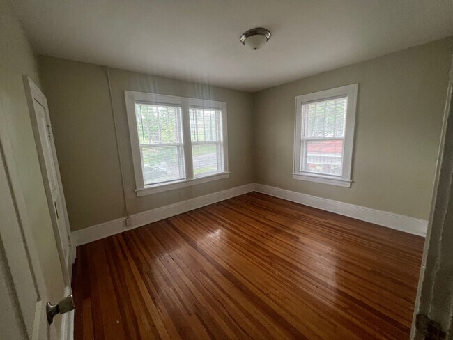 Building Photo - 1822 Patterson Ave SW