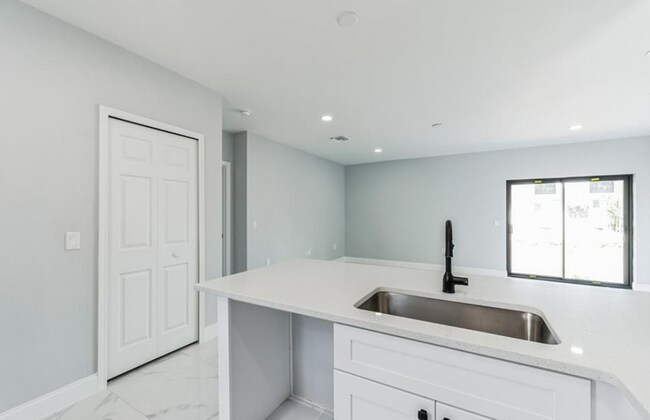 Foto del edificio - 619 Summit Ave S