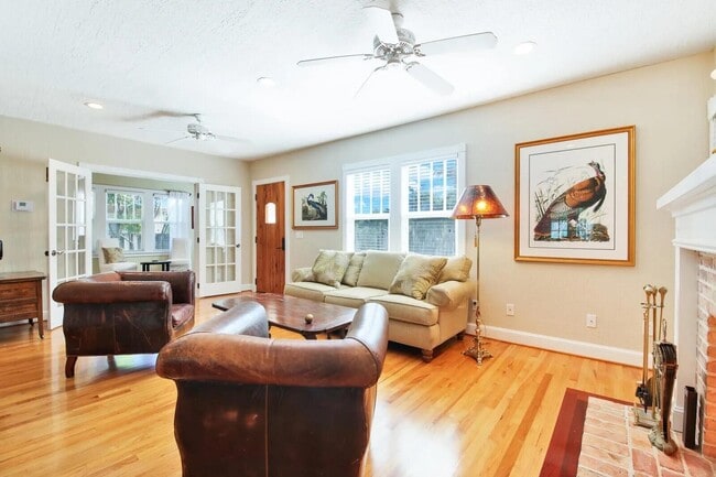 Building Photo - 607 Flamingo Dr