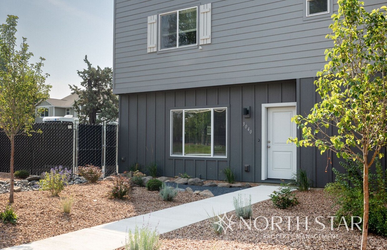 Foto principal - 3040-3042 SW Obsidian Ln