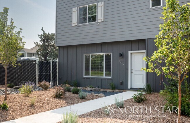 Foto del edificio - New, Bright & Spacious 3 bed/2.5 bath w/ G...