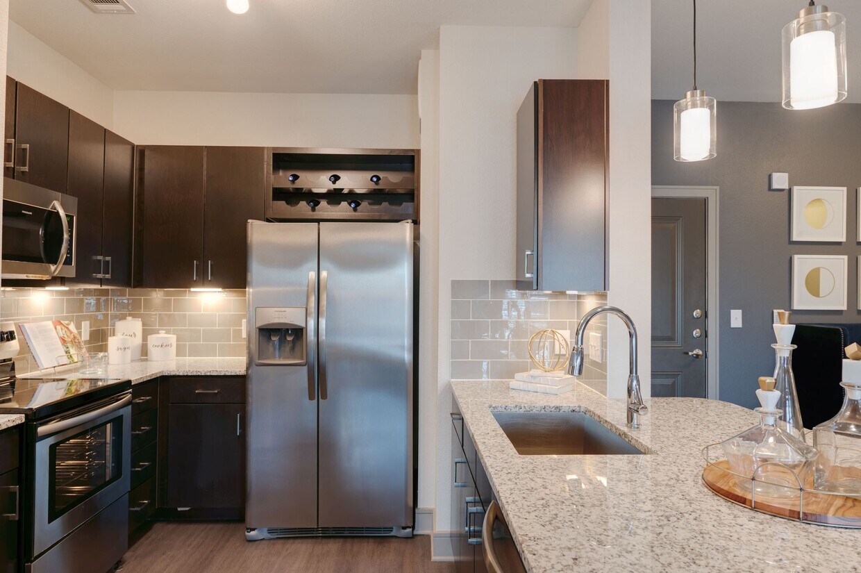 Cortland Inkwell Greenhouse Apartments in Houston, TX