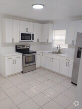 Building Photo - 1729 Birchwood Cir