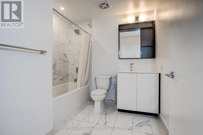 Photo du bâtiment - 4065 Confederation Pkwy