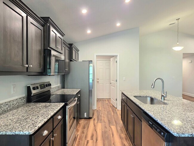 Building Photo - 3-Bedroom Home - Nautical Landing