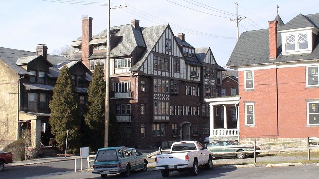 12 S Lee St, Cumberland, MD 21502 Condo for Rent in Cumberland, MD