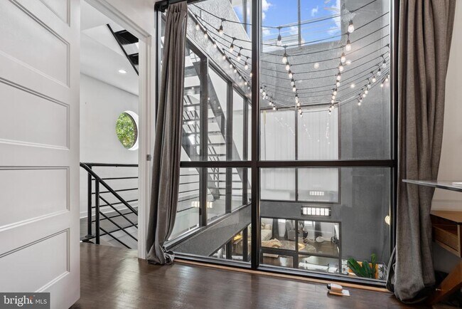 Building Photo - 1126 S Potomac St