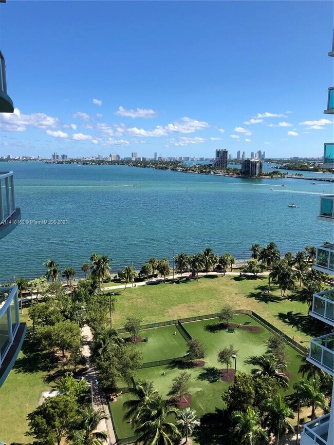 Foto del edificio - 1900 N Bayshore Dr