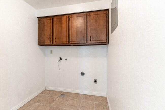 Building Photo - 180 E 100 N